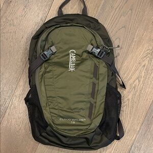 NWOT CamelBak Cloud Walker 18 Hydration Pack